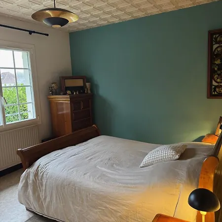Plumards, Maison D'invites Proche Abbaye